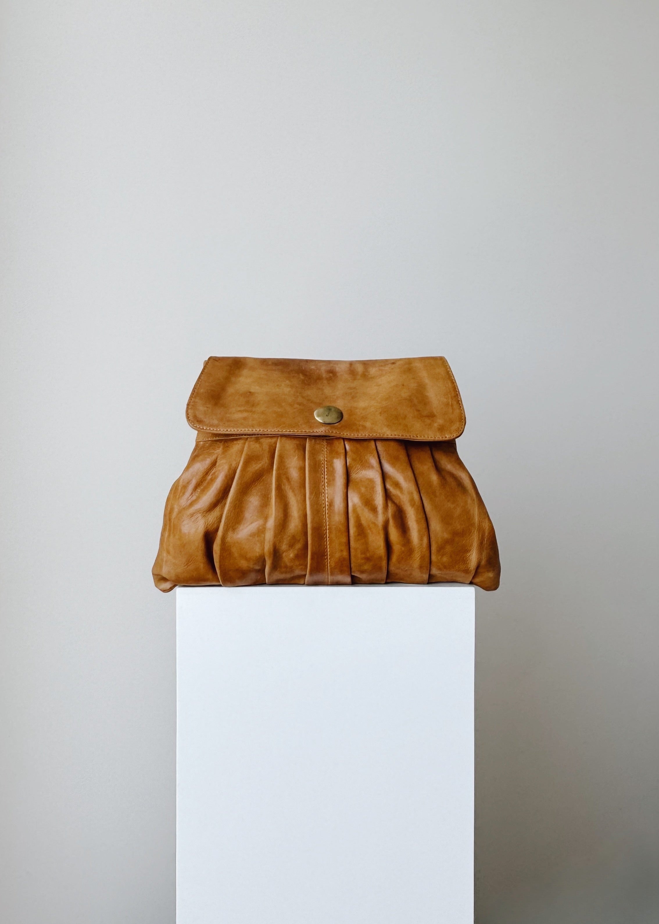 Mia Clutch Bag in Leather