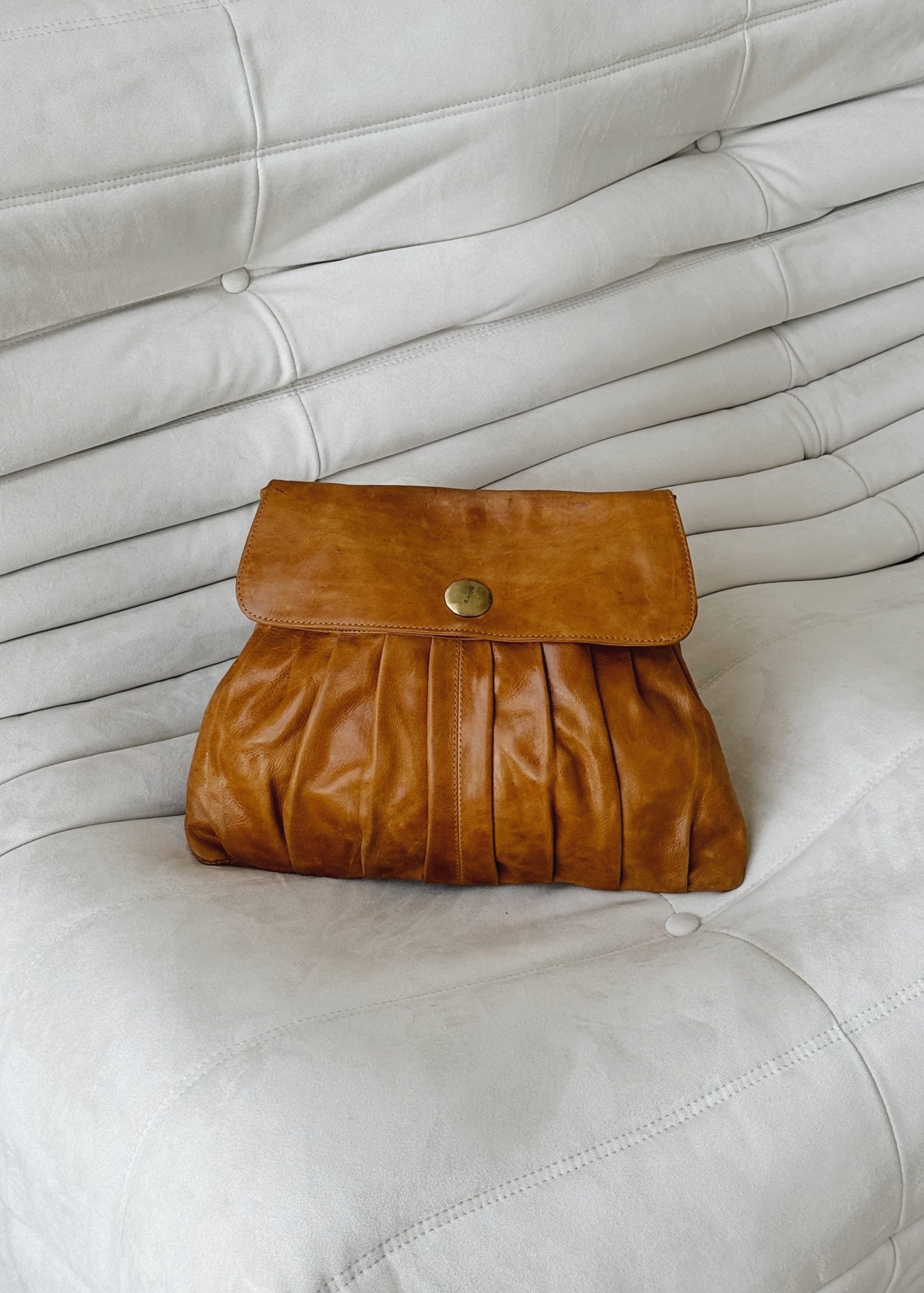 Mia Clutch Bag in Leather